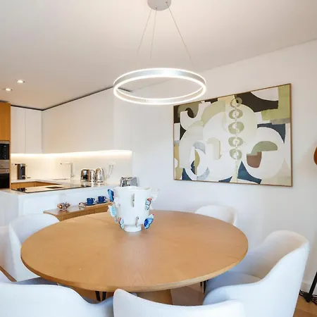 Daire Luxurious With Balcony In The Parque Eduardo Vii Region *