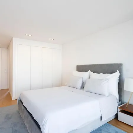 Luxurious With Balcony In The Parque Eduardo Vii Region Apartamento