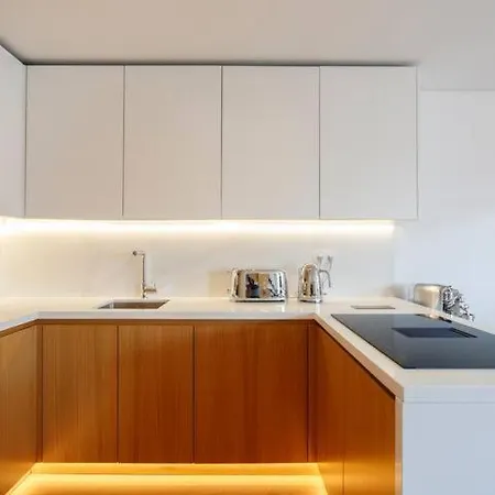 Luxurious With Balcony In The Parque Eduardo Vii Region Apartment *